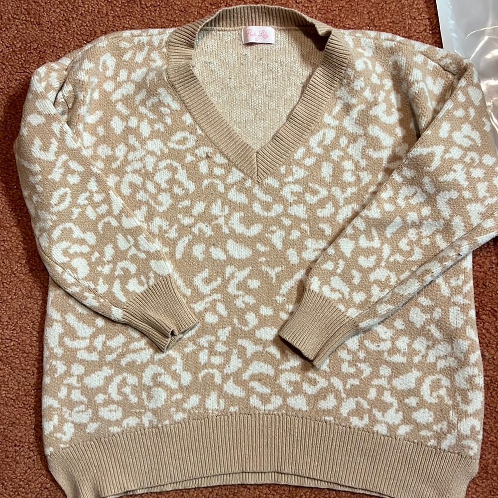 Semi-cropped Vneck sweater- pink lily